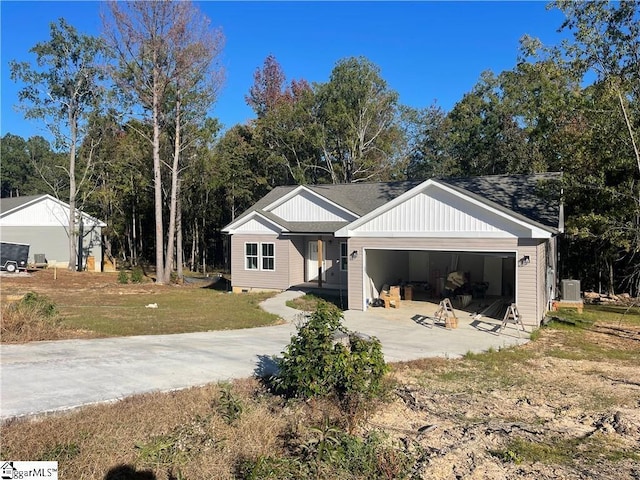 view of front of house featuring a front yard and a garage