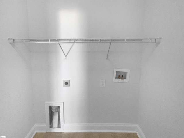 clothes washing area with hookup for an electric dryer, tile patterned flooring, and hookup for a washing machine