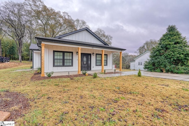 view of front of home featuring covered porch and a front yard