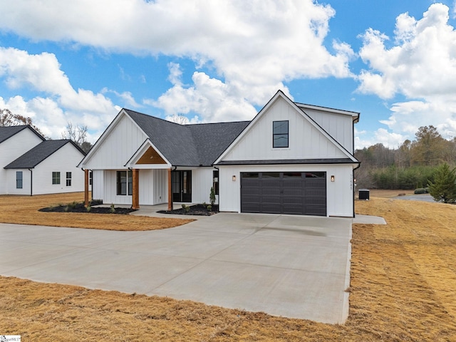 modern inspired farmhouse featuring a porch and a garage