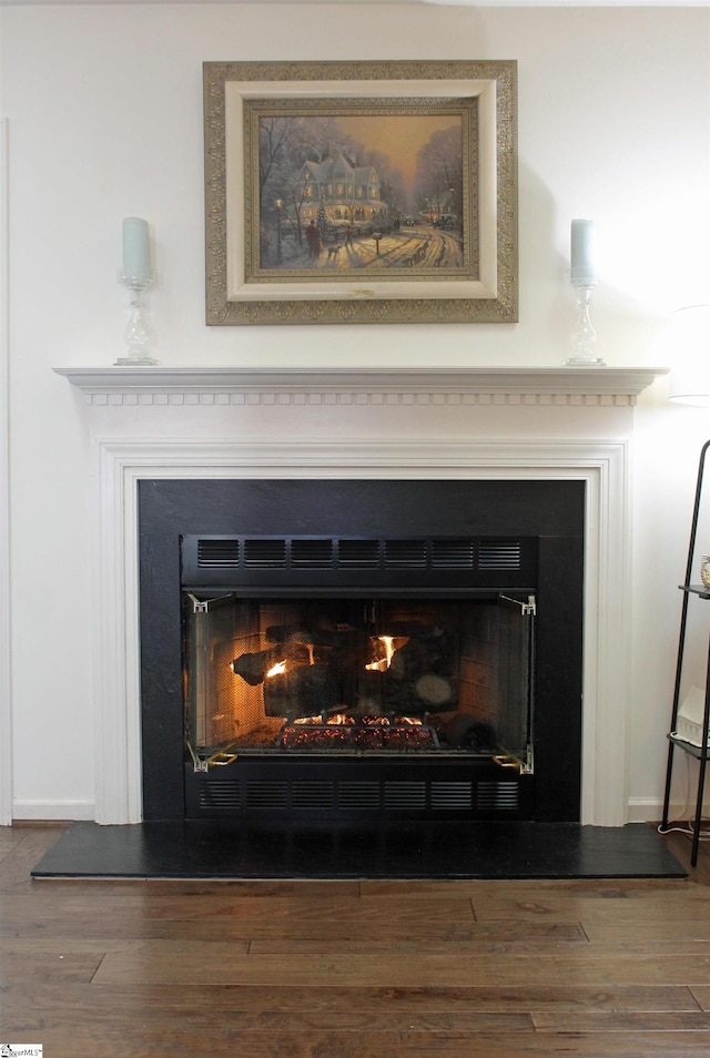 room details featuring hardwood / wood-style floors