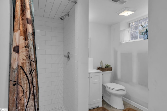 bathroom with curtained shower, vanity, and toilet