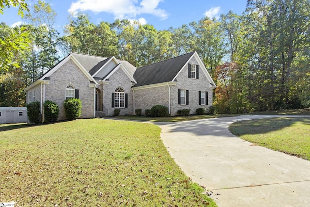 view of front of house featuring a front yard