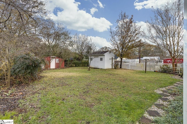 view of yard with a shed