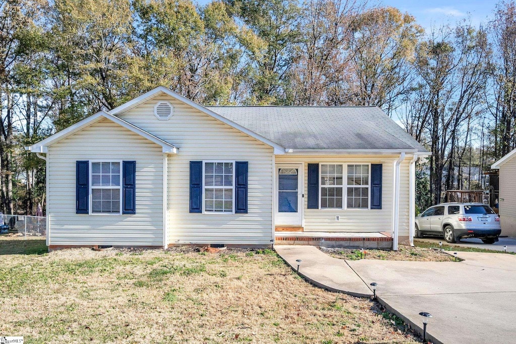 single story home with a front yard