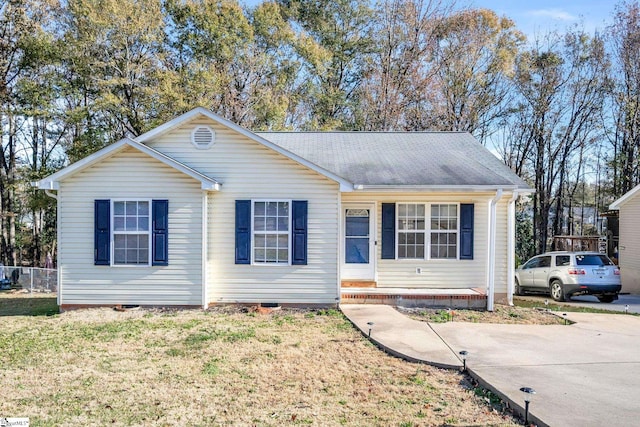 single story home with a front yard