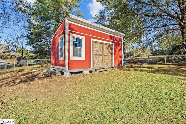 view of outdoor structure featuring a yard