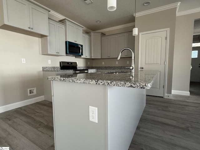 kitchen featuring range with electric stovetop, sink, dark hardwood / wood-style flooring, ornamental molding, and a center island with sink