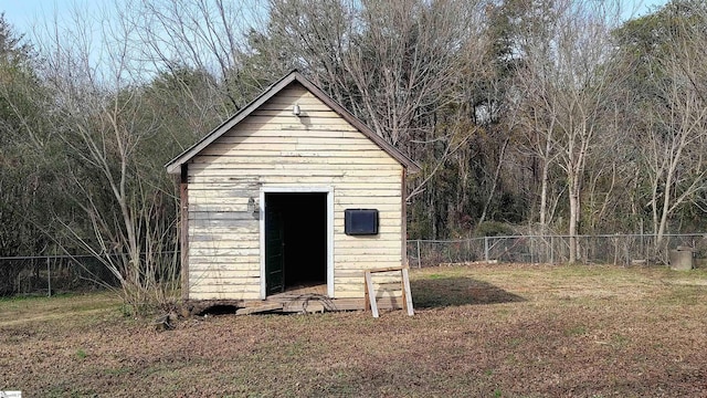 view of outdoor structure with a yard