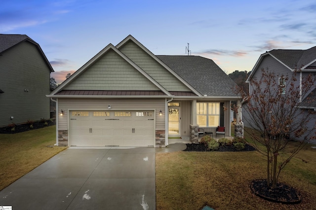 view of front of house featuring a yard and a garage