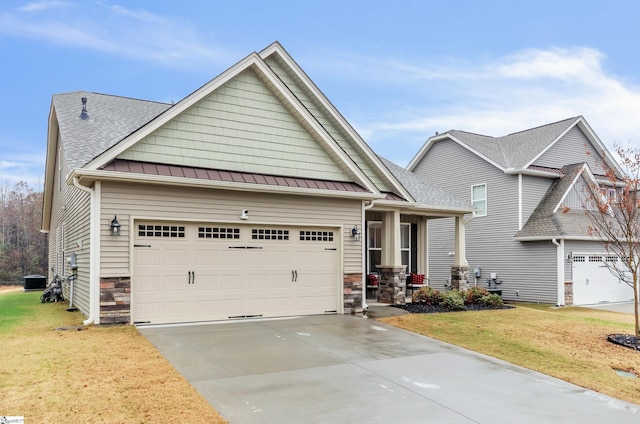 craftsman house with a front yard