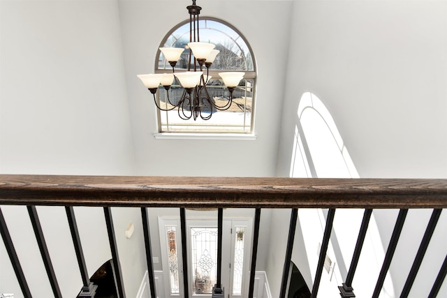 room details featuring a notable chandelier