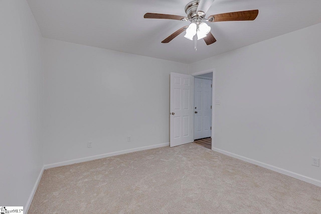 unfurnished room with light carpet and ceiling fan