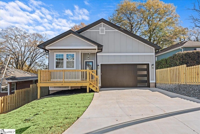 view of front of home featuring a front yard and covered porch