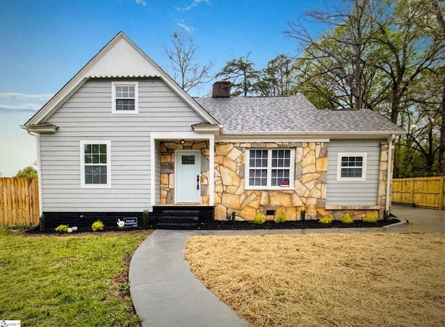 bungalow-style house with a front lawn