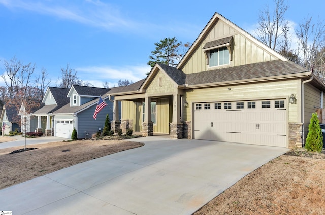 craftsman house featuring a garage