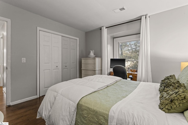 bedroom featuring dark hardwood / wood-style floors and a closet