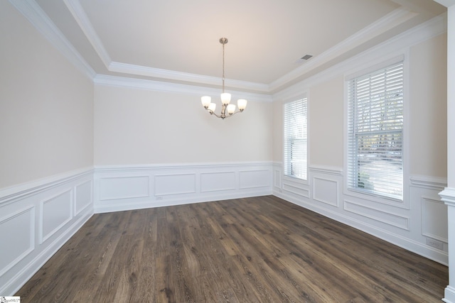 empty room featuring dark hardwood / wood-style flooring, a notable chandelier, and ornamental molding