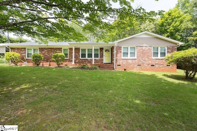 single story home featuring a front lawn