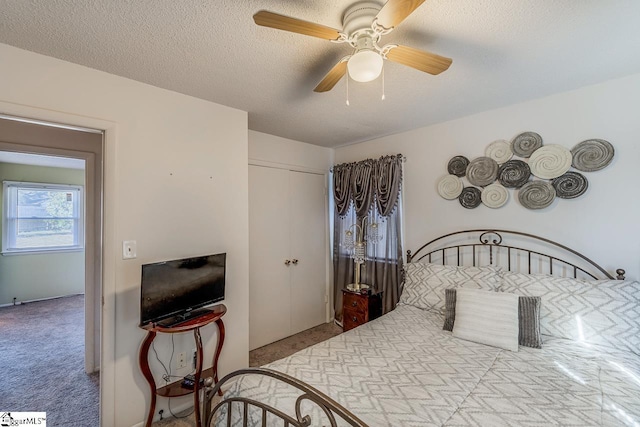 bedroom with light carpet, a textured ceiling, a closet, and ceiling fan