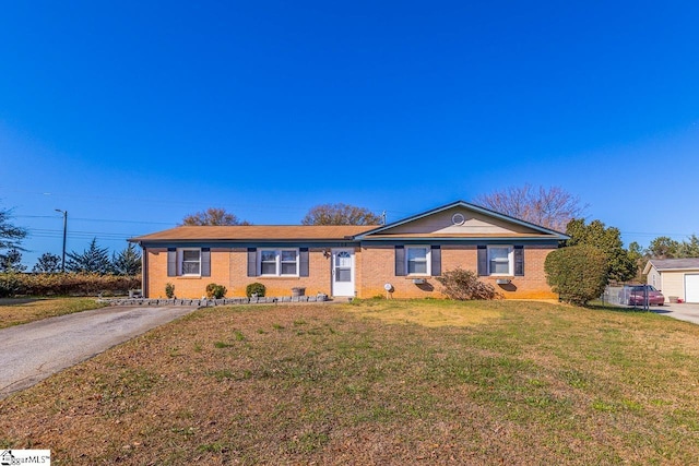 single story home featuring a front yard