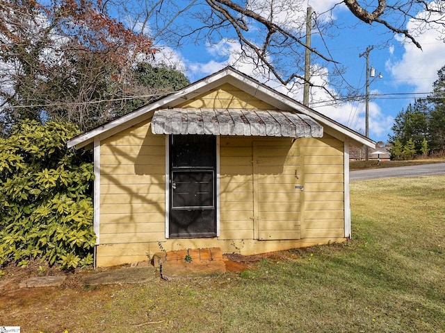 view of outbuilding with a lawn