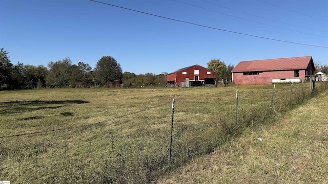 view of yard featuring a rural view