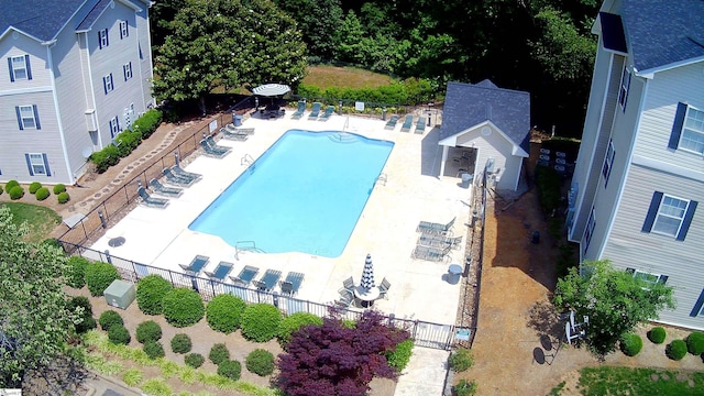 view of swimming pool with fence