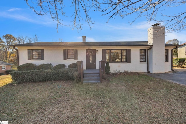 ranch-style home with a front lawn