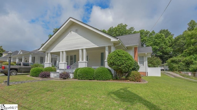 view of front of house featuring a porch and a front lawn