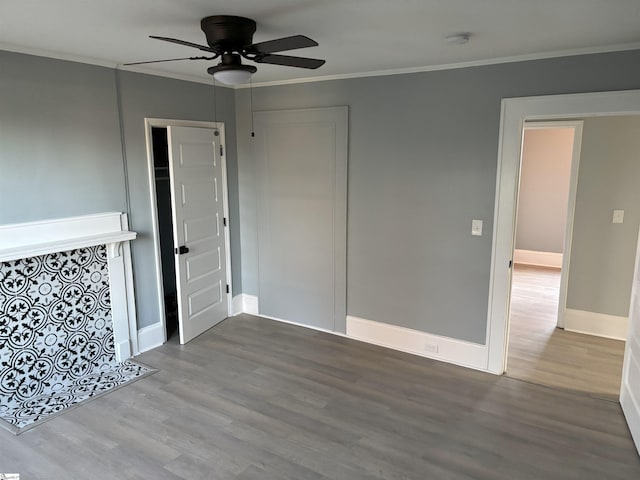 spare room with ceiling fan, ornamental molding, and hardwood / wood-style flooring