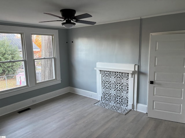 unfurnished room with ceiling fan, a healthy amount of sunlight, ornamental molding, and light hardwood / wood-style flooring