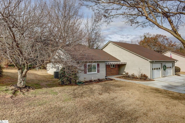 view of front of property featuring central air condition unit, a front yard, and a garage