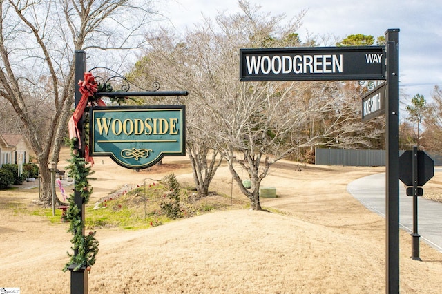 view of community / neighborhood sign