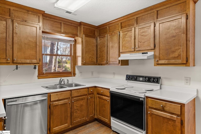 kitchen with visible vents, range with electric cooktop, under cabinet range hood, a sink, and dishwasher