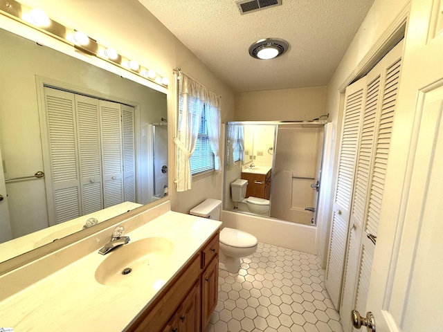 full bathroom with vanity, toilet, visible vents, and a closet