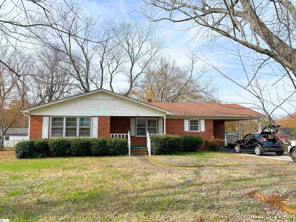 ranch-style home featuring a front yard and a porch