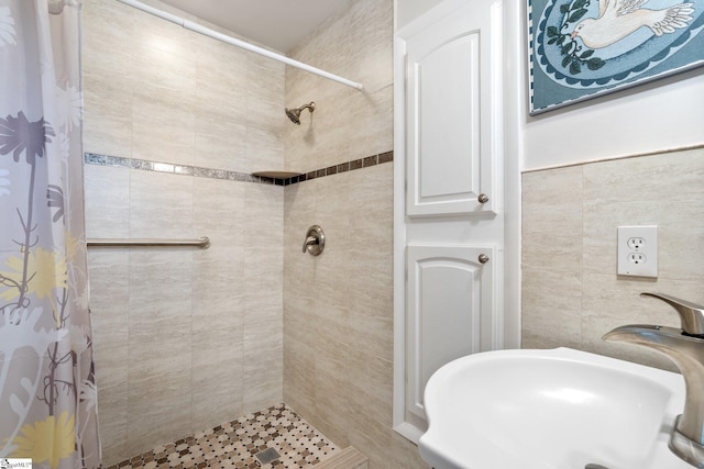 bathroom with curtained shower and sink