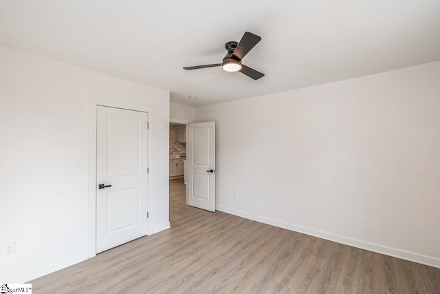 empty room featuring light hardwood / wood-style floors and ceiling fan