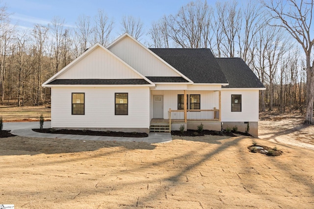 view of front of property featuring covered porch and a front yard