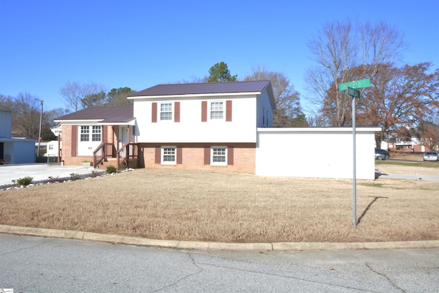 split level home with a front yard