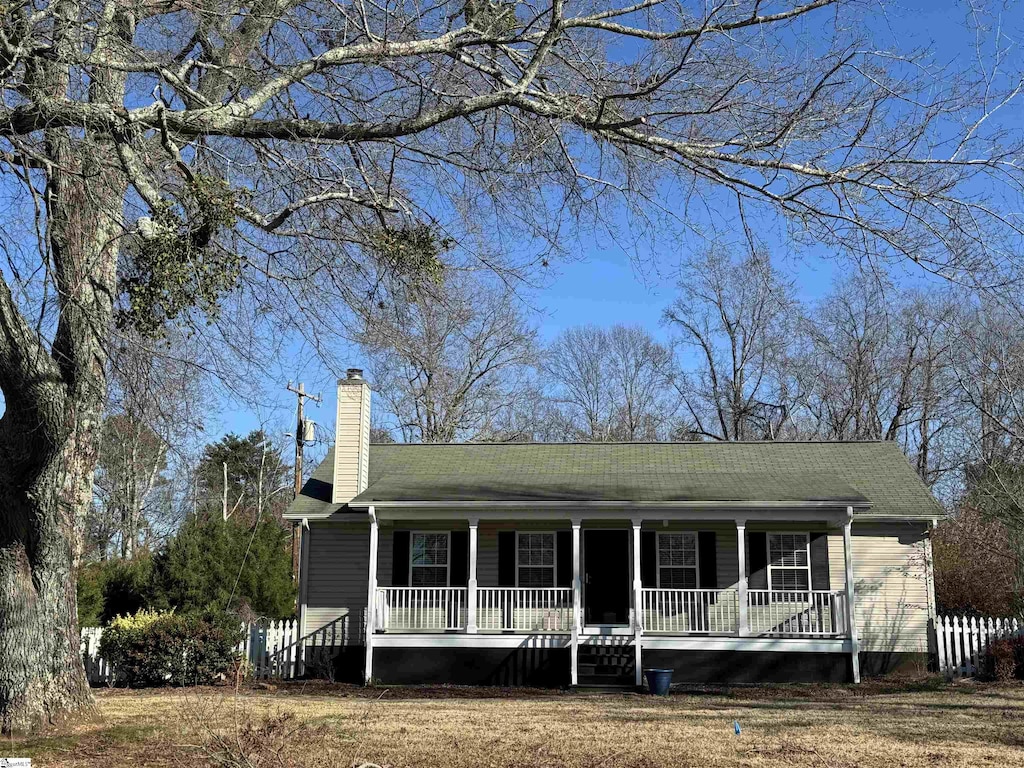 view of front of house featuring a porch