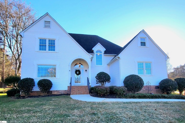 view of front facade with a front yard