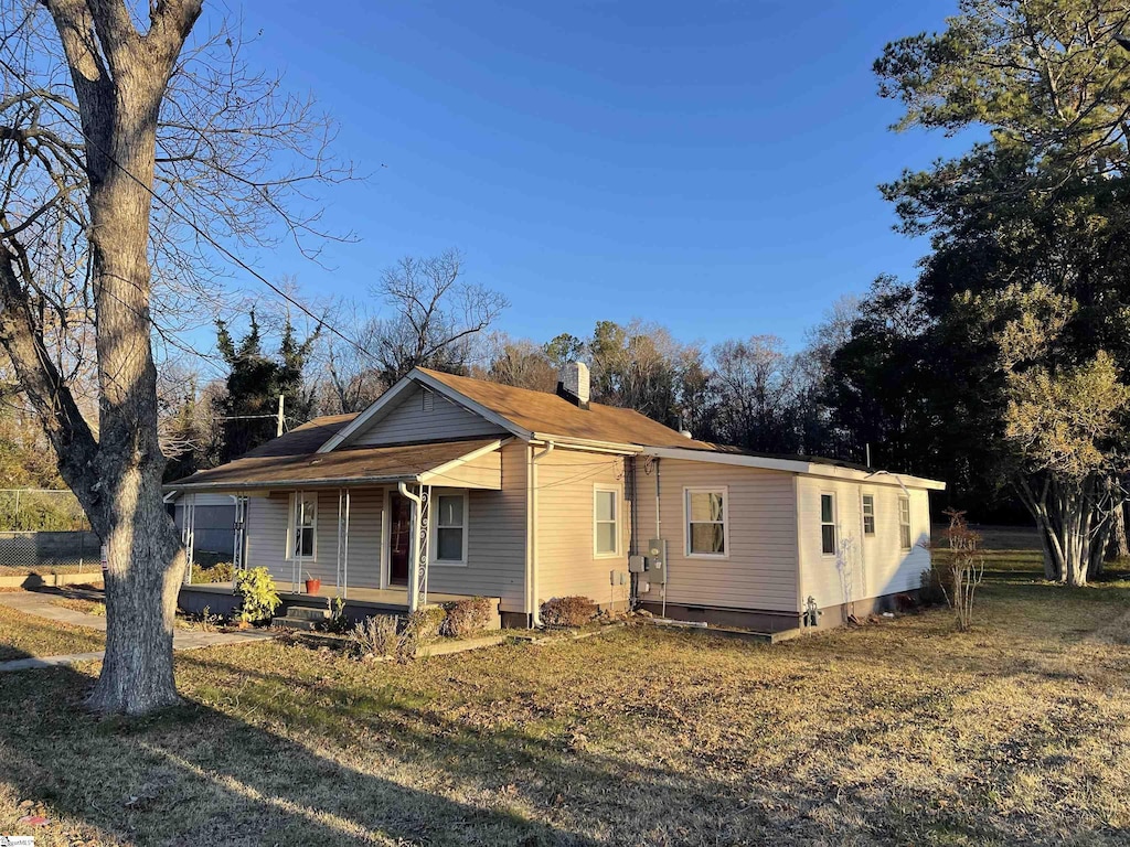 view of front of property with covered porch and a front yard