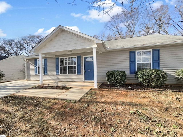 ranch-style home featuring covered porch