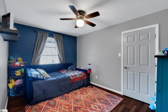 bedroom featuring a textured ceiling, dark hardwood / wood-style flooring, and ceiling fan