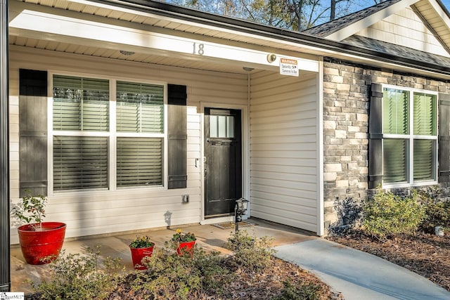 entrance to property featuring a porch