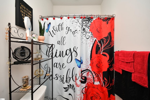 bathroom featuring a shower with curtain