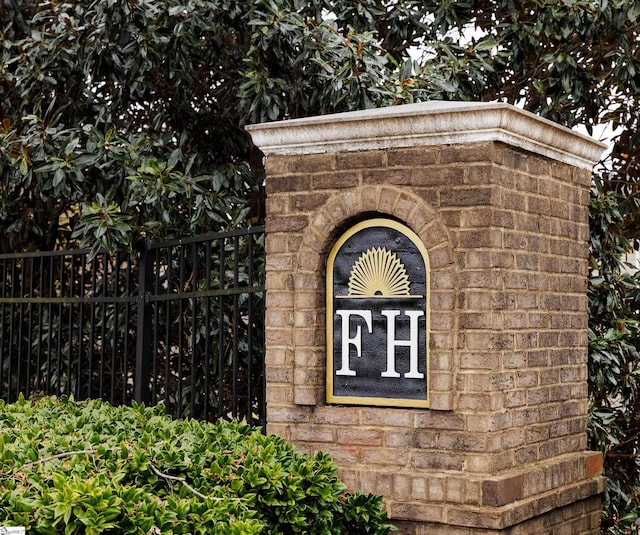 view of community / neighborhood sign