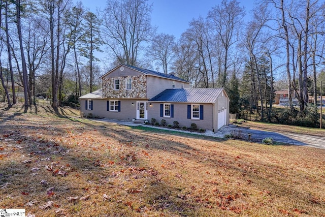 view of front facade featuring a front yard and a garage